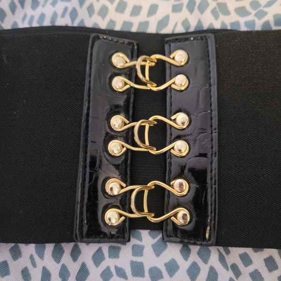 Aldo belt medium gold latches - Picture 2 of 4